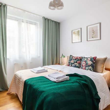 Elektoralna 12A - Colorful Apartment With Balcony By Noclegi Renters Варшава Экстерьер фото