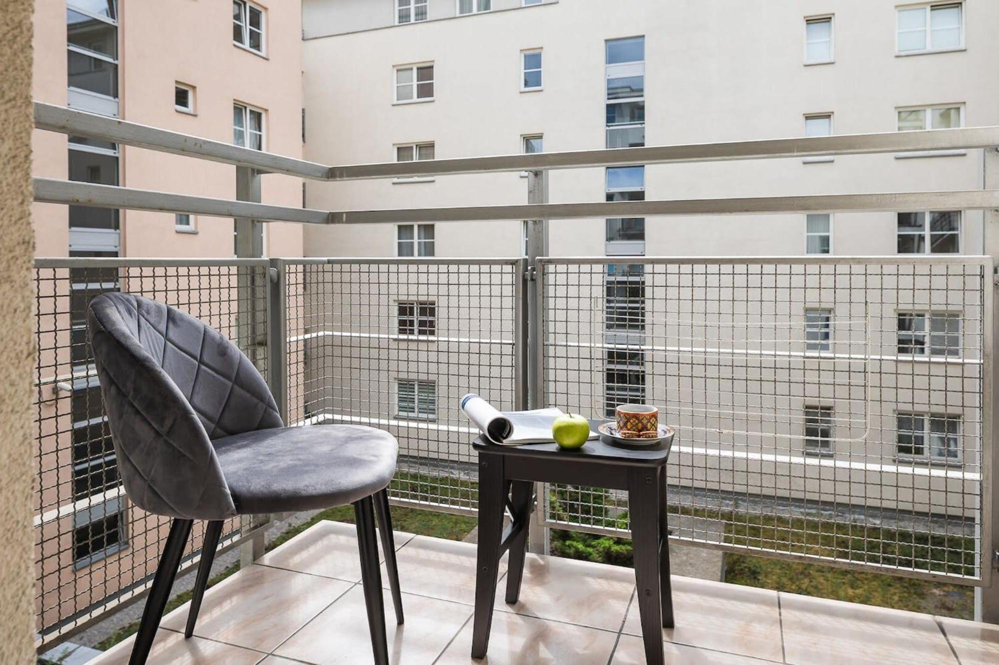 Elektoralna 12A - Colorful Apartment With Balcony By Noclegi Renters Варшава Экстерьер фото