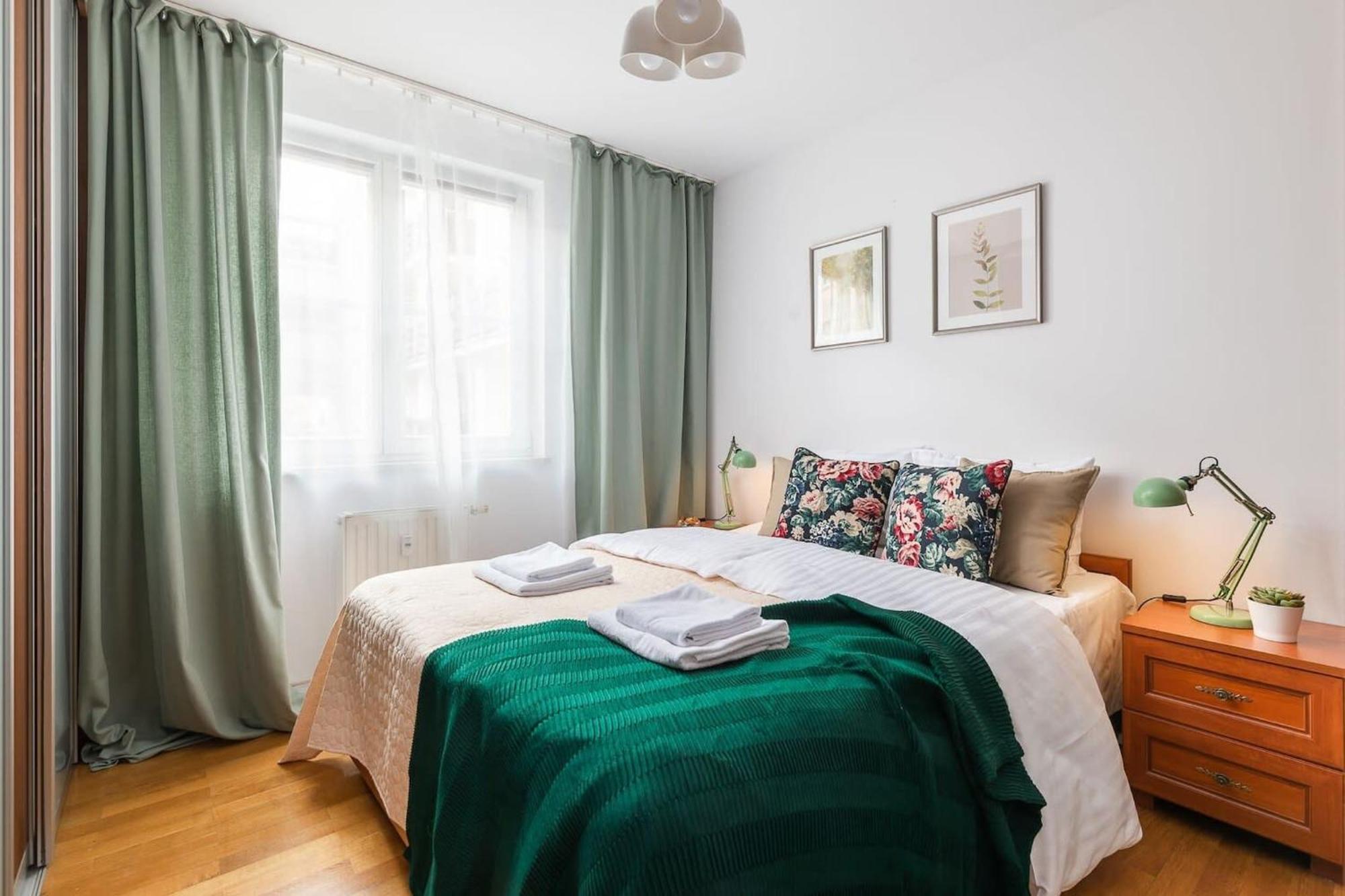 Elektoralna 12A - Colorful Apartment With Balcony By Noclegi Renters Варшава Экстерьер фото
